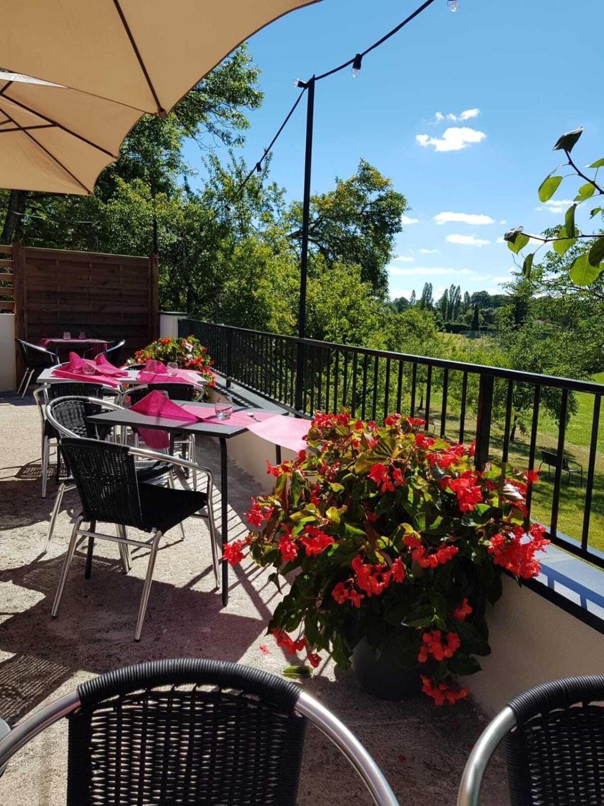 Auberge D'Ici Et D'Ailleurs Cressensac-Sarrazac Exteriér fotografie